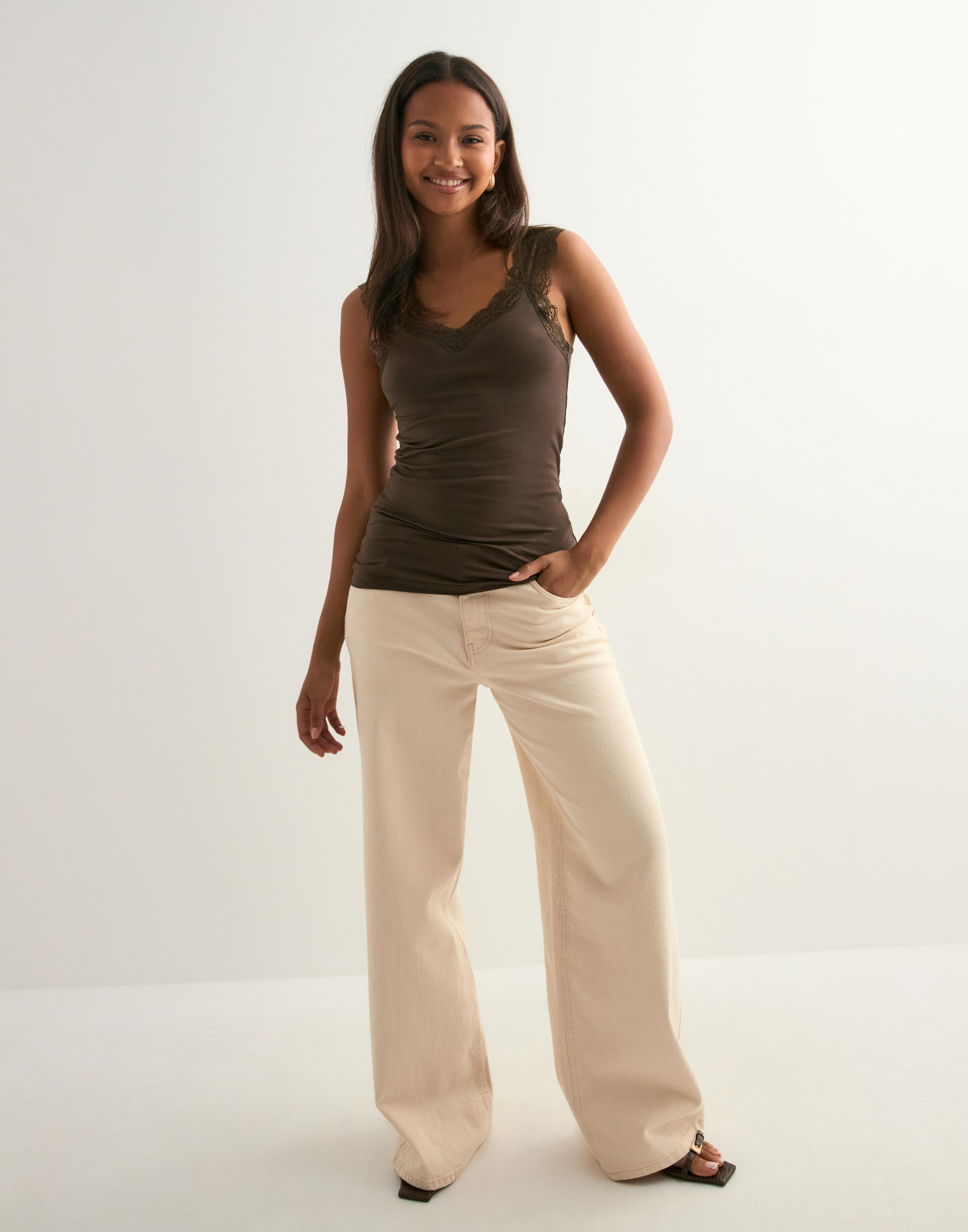 トップス 5351 POUR LES FEMMES border cut sew Buy Pieces PCBARBERA LACE TOP NOOS BC - Hot Fudge | Nelly.com