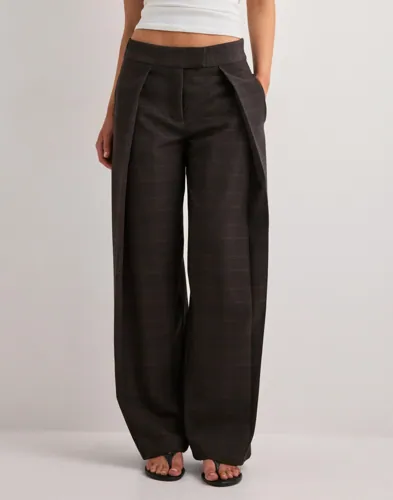 Nelly - Brun - Volume Pleat Pants