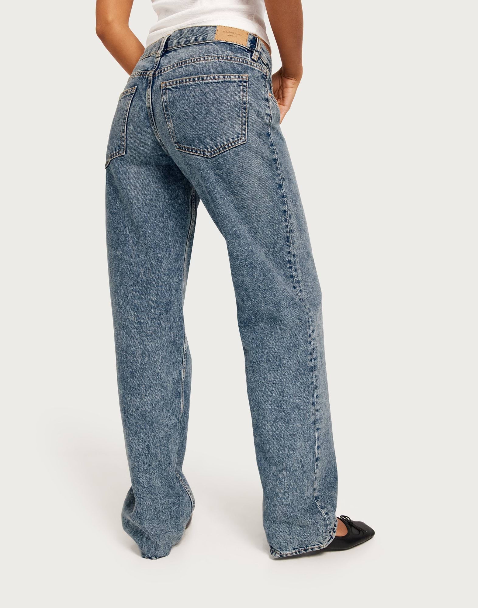 Low straight jeans