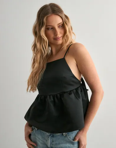 Nelly Fancy Satin Top toppar dam – bild 3