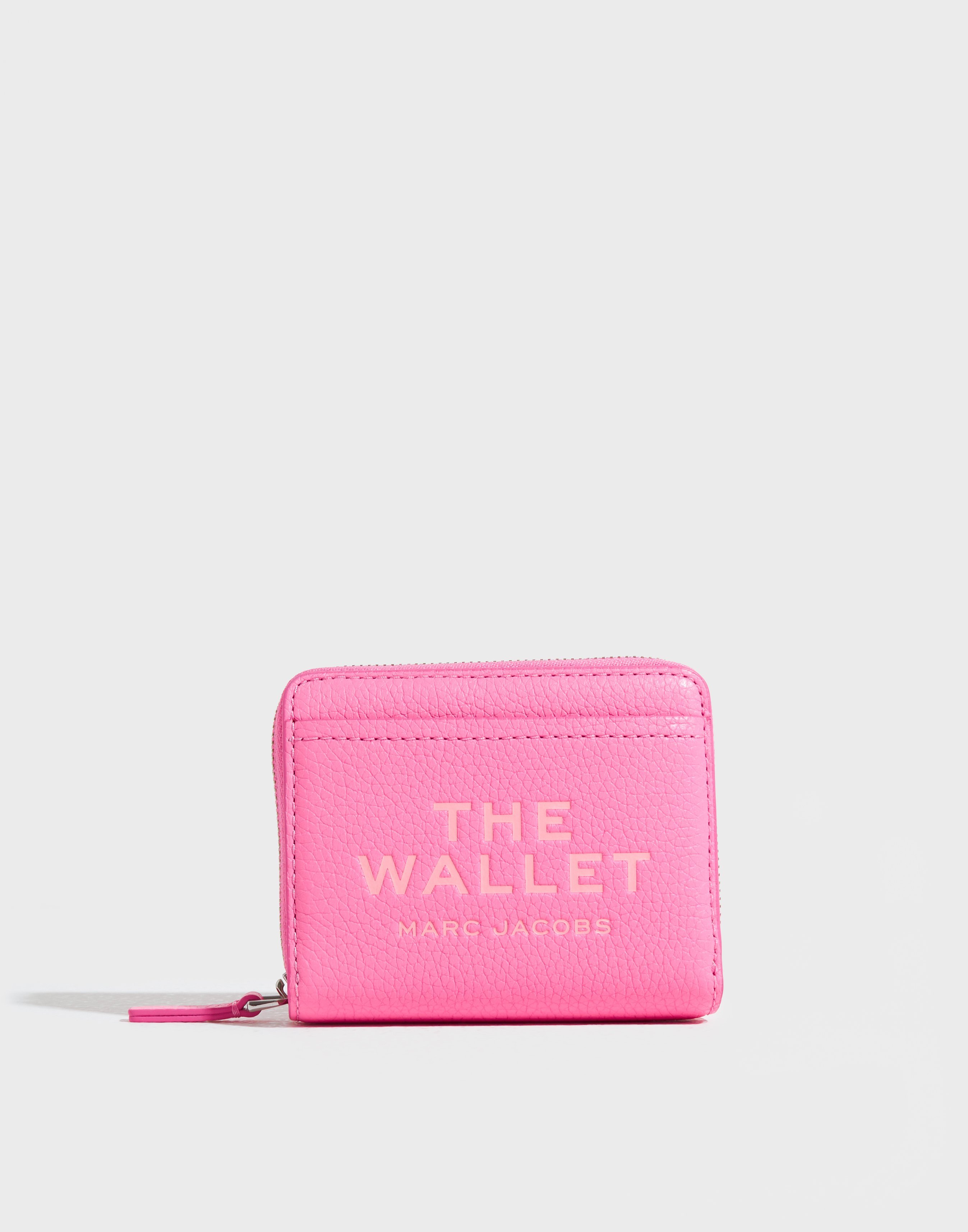 Marc Jacobs offers wallet