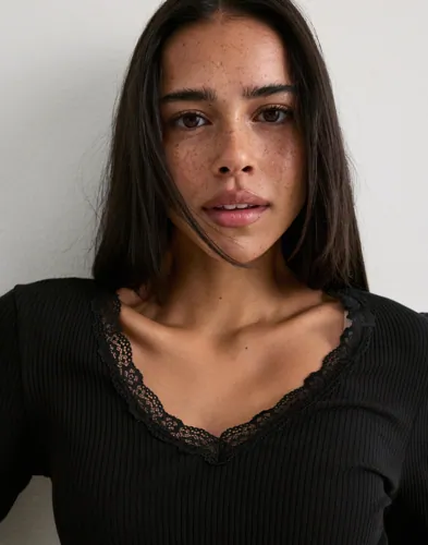 ONLY Onlsara Sharai L/S V-Neck Top Jrs N långärmade t-shirt dam – bild 3