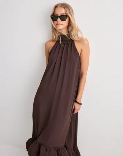 MALINA Sabrina halterneck ruffled maxi dress maxiklänningar dam – bild 2