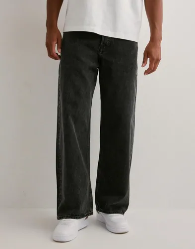 Svarta loose fit jeans från Jack & Jones med femficksdesign