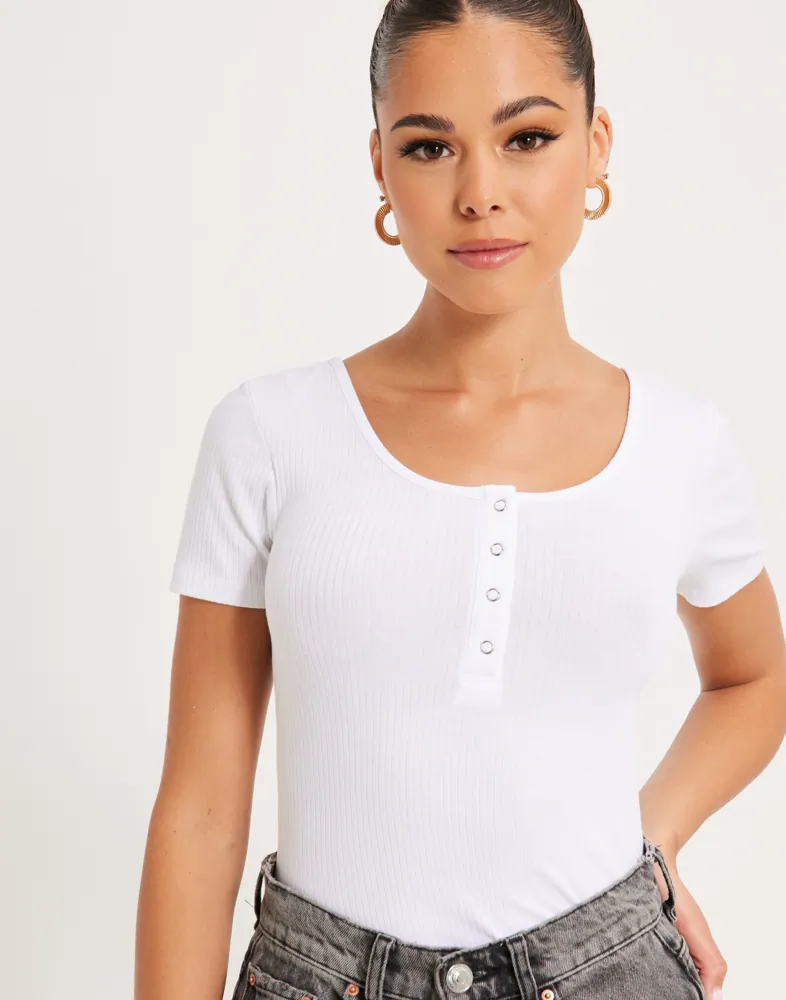 Bestel Pieces T-shirts met korte mouwen T-Shirt Pckitte Ss Top Noos Bc dames zwart | België