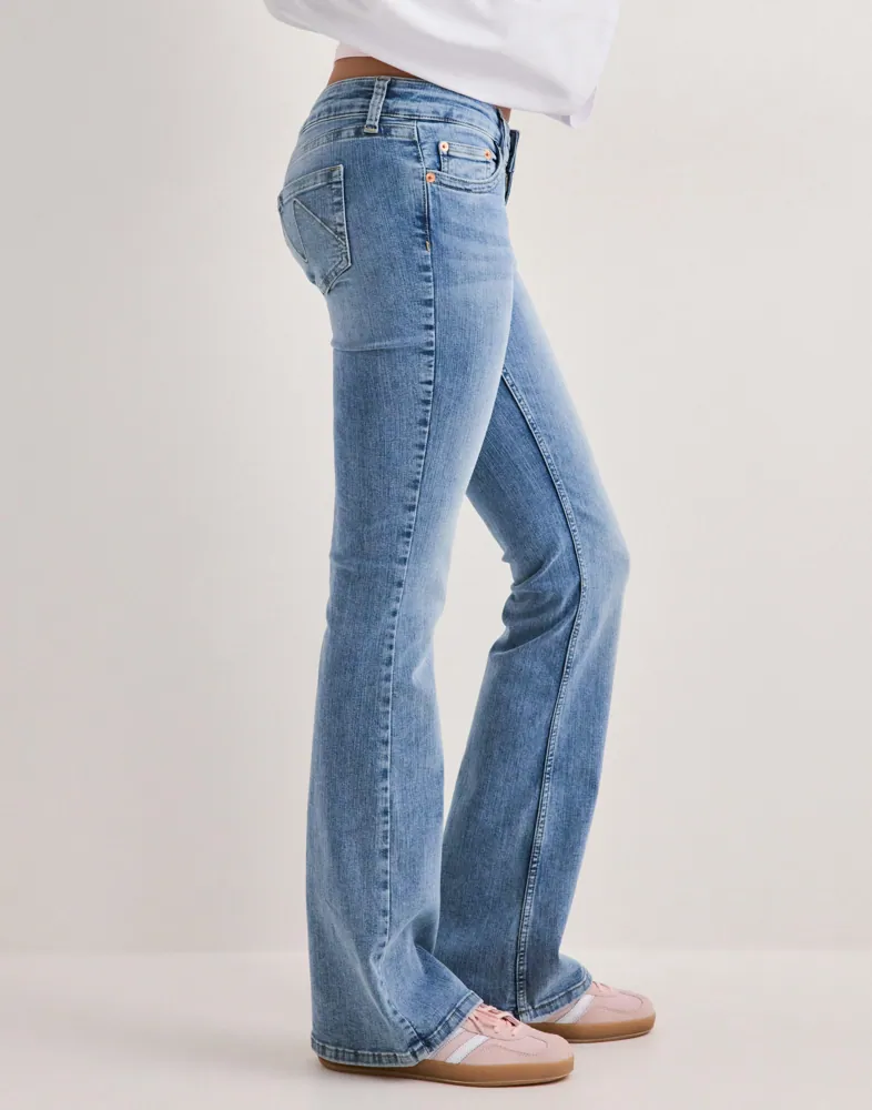 Nelly Ultra Low Bootcut Jeans dam – bild 3