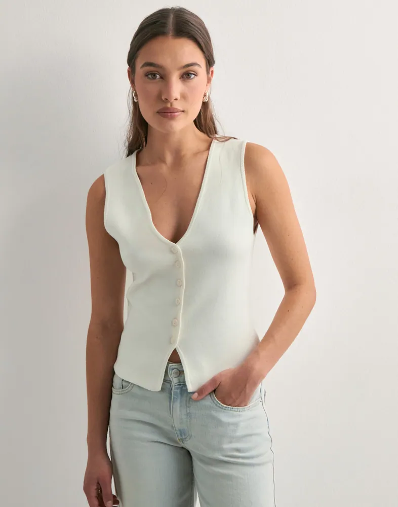 Buy Gina Tricot Knitted vest Offwhite