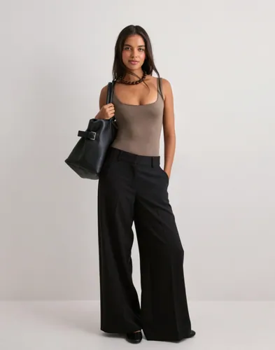 Nelly Built In Bralette Square Body toppar dam – bild 2