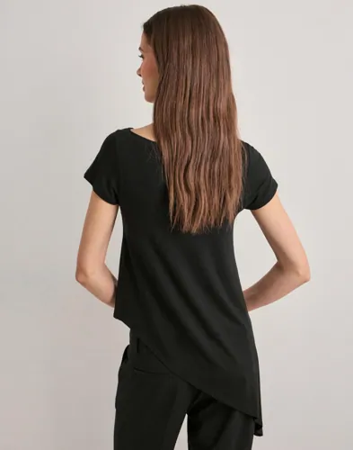 Nelly Asymmetric Flowy Tee t-shirts dam – bild 3