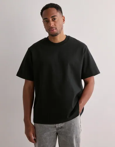 Jack & Jones boxig t-shirt i svart med rundhals