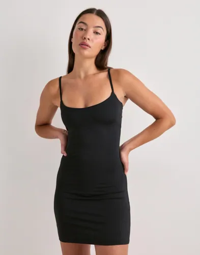 Nelly - Svart - Built In Bra Mini Dress