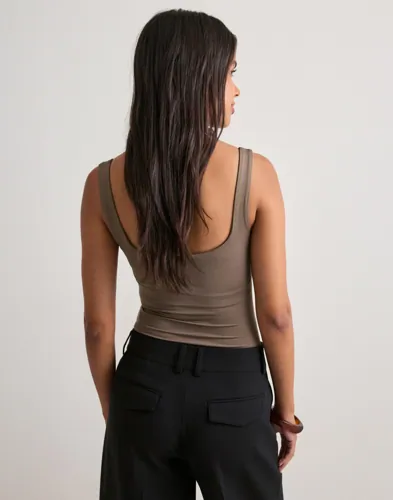Nelly Built In Bralette Square Body toppar dam – bild 3