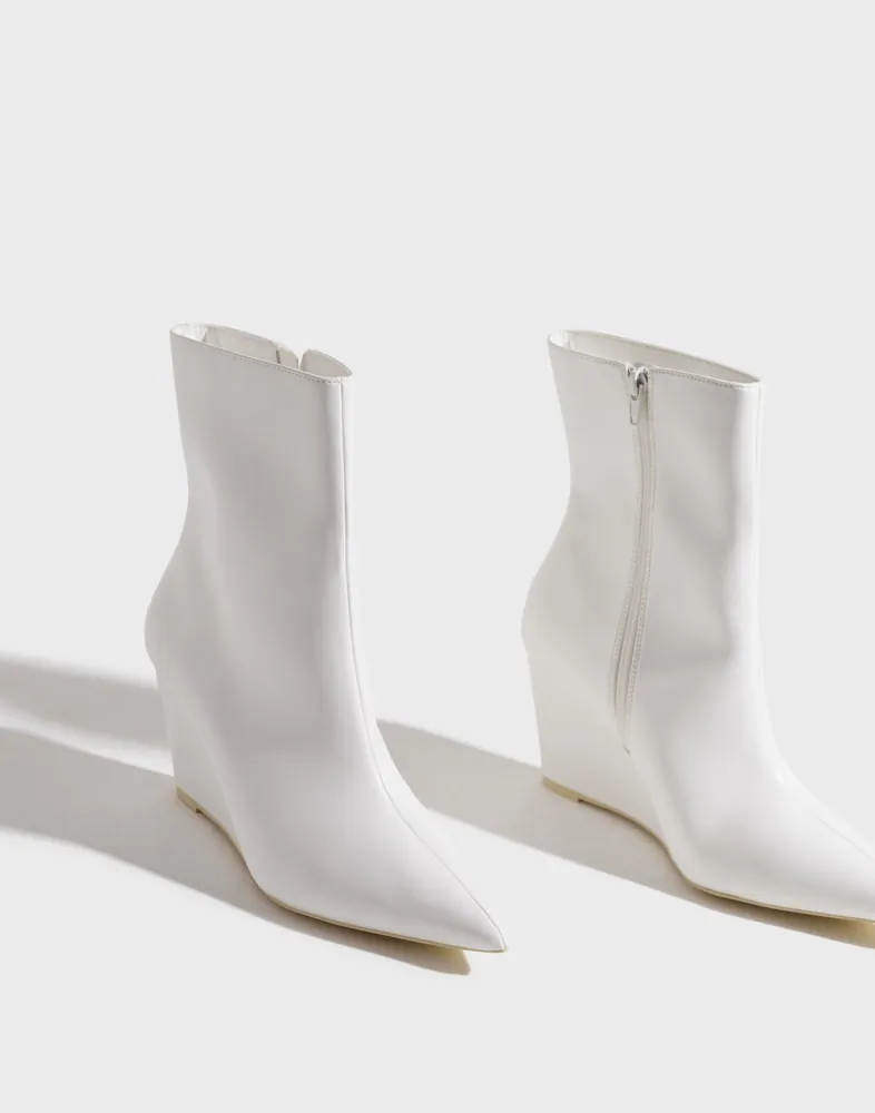 Buy Nelly Pointy Wedge Boot White