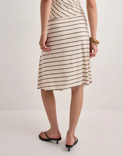 Nelly Stripe Asymmetric Skirt midikjolar dam – bild 2
