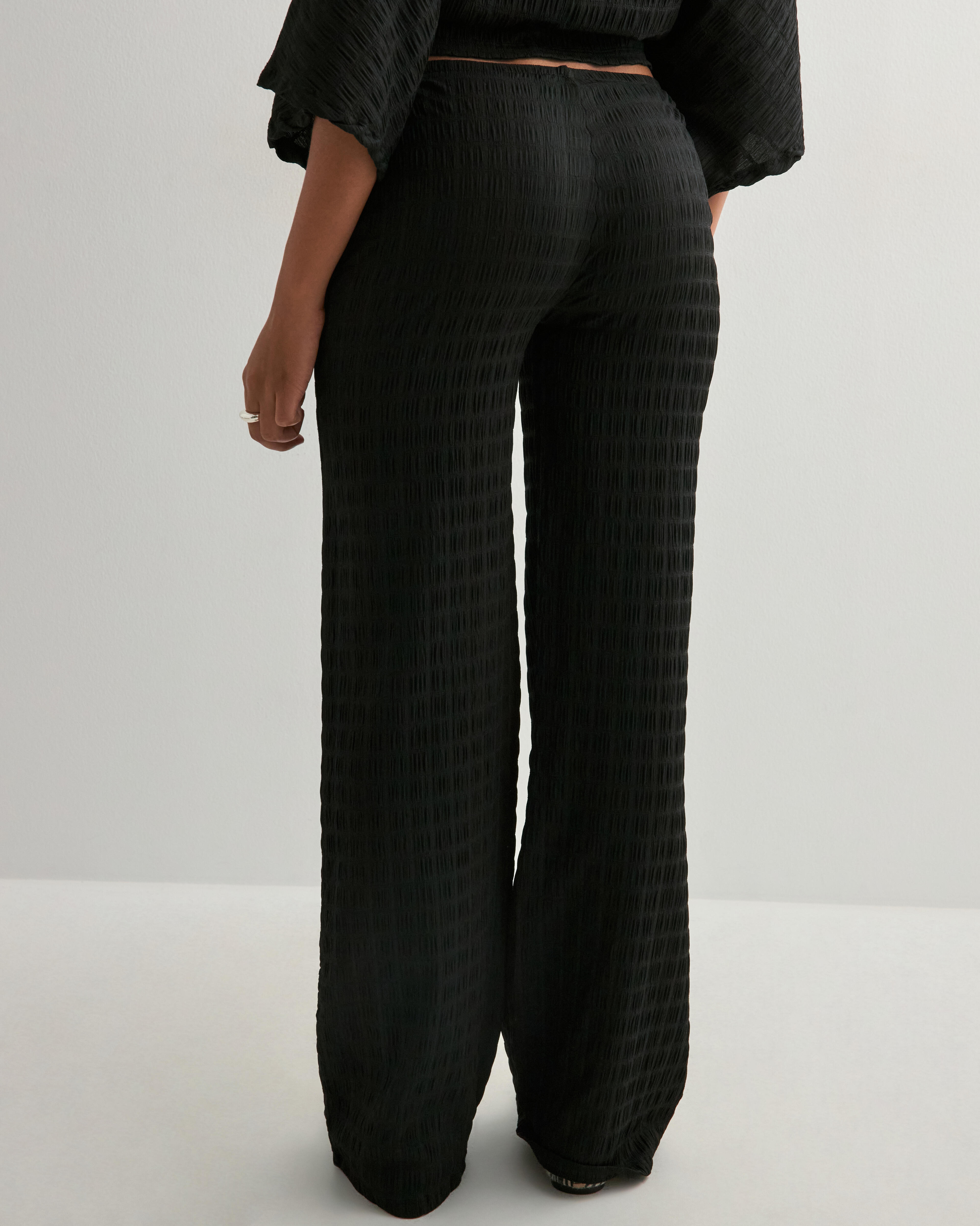 早い者勝ち！NILøS TWISTED CROTCH PANTS Buy Nelly Stunning Low Waist Structure Pants - Black | Nelly.com