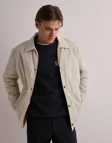 Beige overshirt-jacka från J. Lindeberg med knäppning framtill