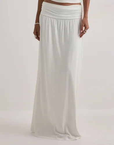 Nelly Low Waist Flowy Maxi Skirt maxikjolar dam – bild 3