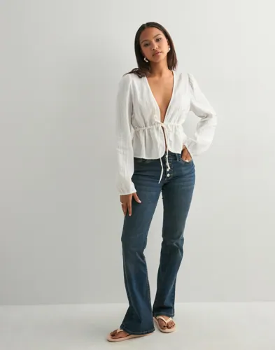 PIECES Pcsastina Ls V-Neck Top Wvn Bc blusar dam – bild 2
