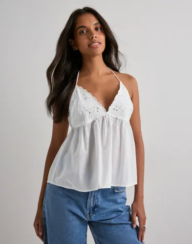 Nelly - Hvid - Embroidered Upper Top