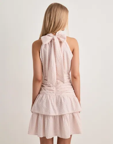 NEO NOIR Amaris Dobby Dress sommarklänningar dam – bild 3