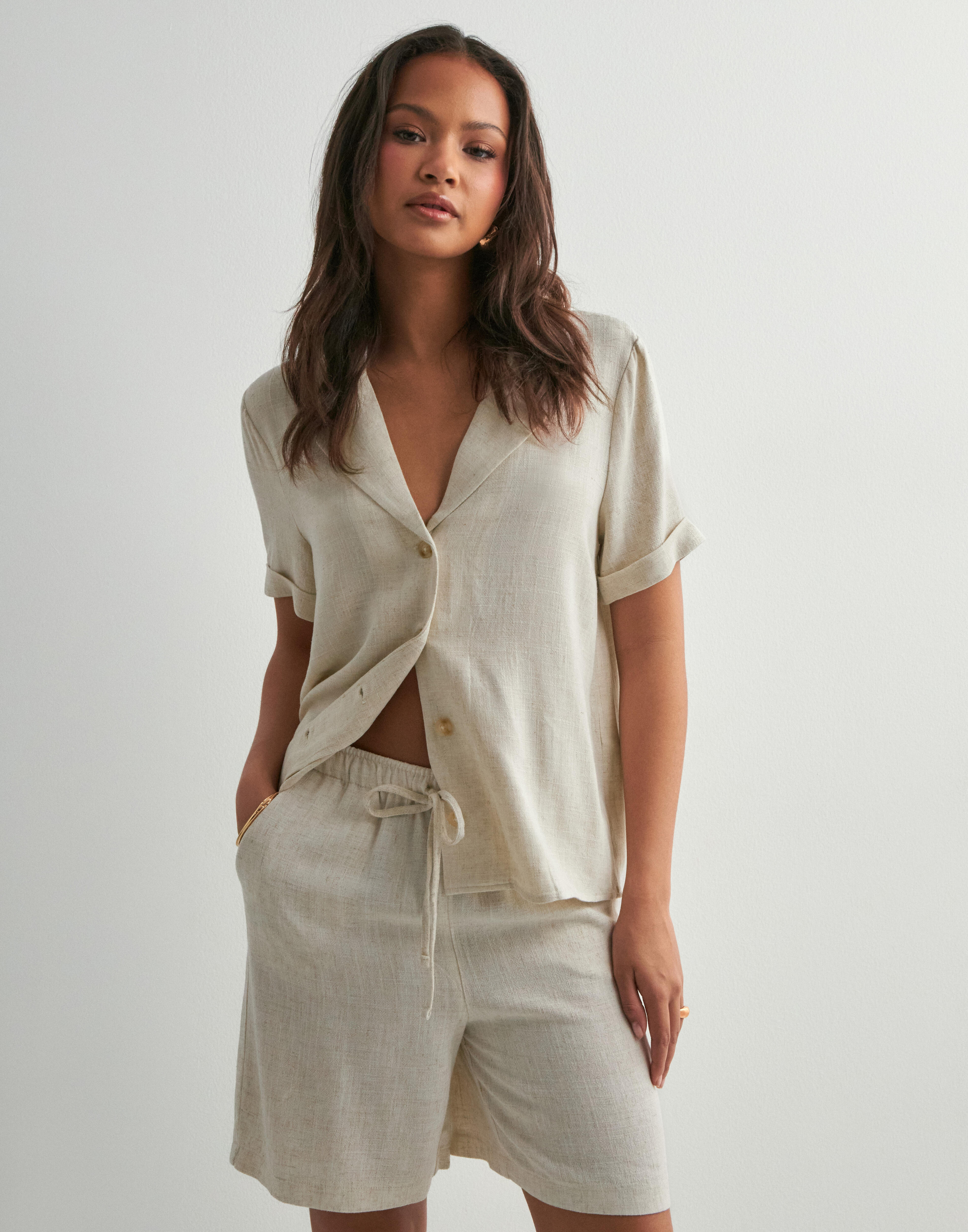 Buy Only ONLSIESTA MW PULL-UP LIN BL SHORTS Moonbeam