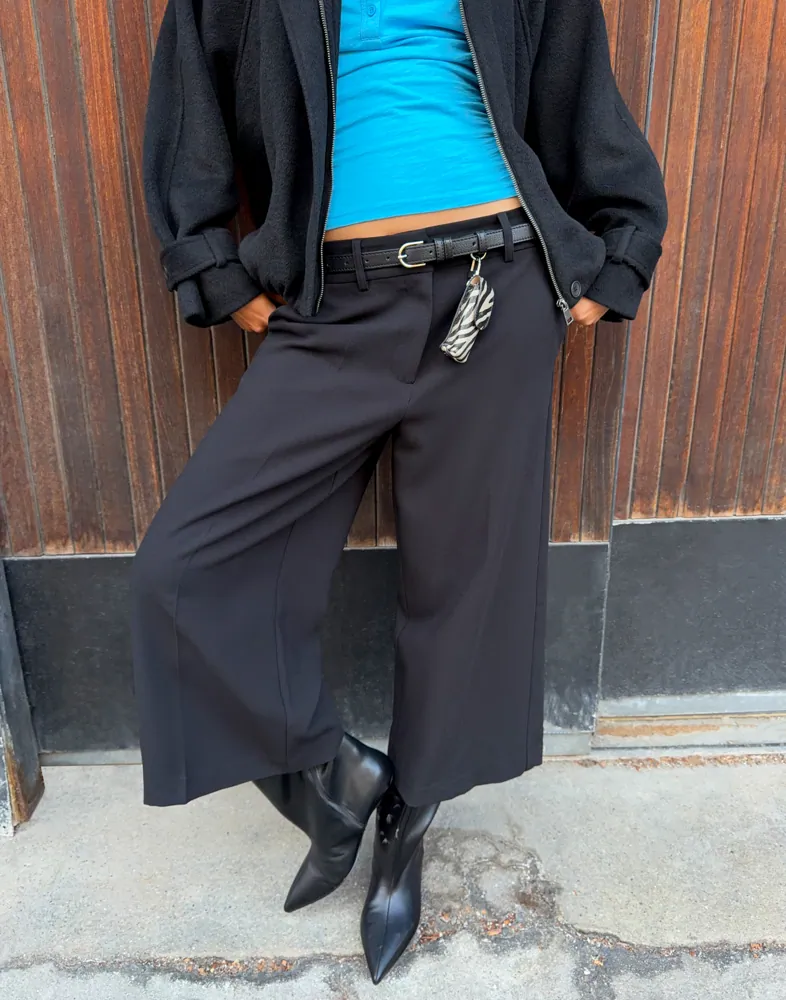 Cropped Back Pocket Pants