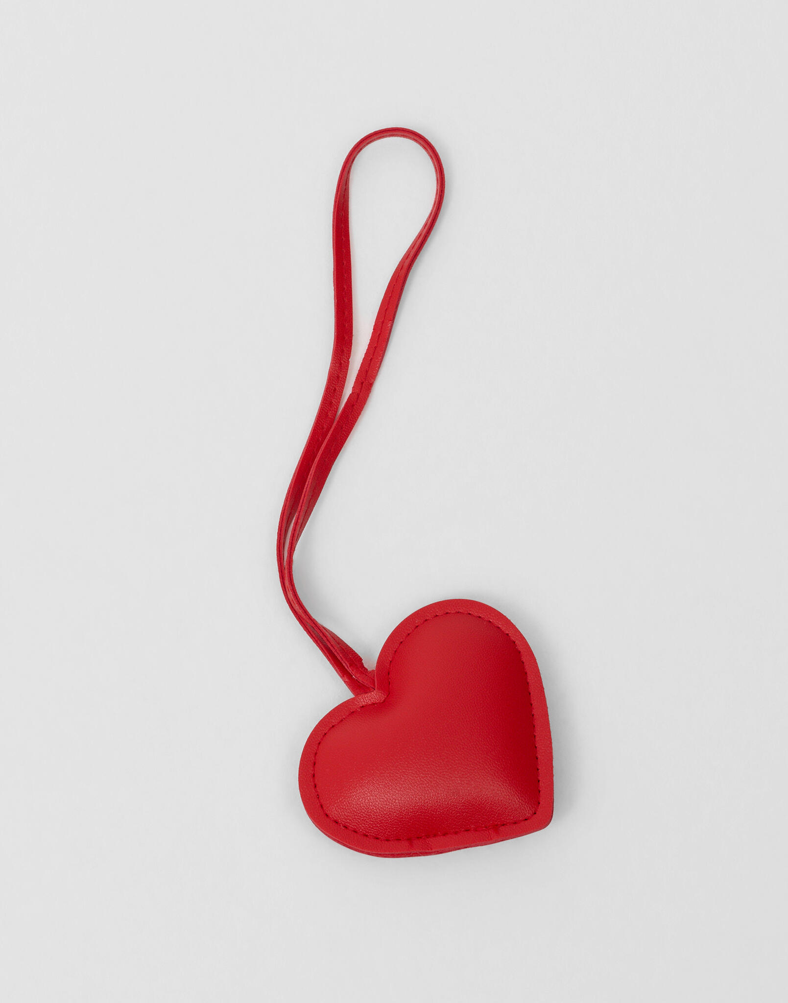 Buy STICKYBESTIE Heart Bag Charm - Red | Nelly.com
