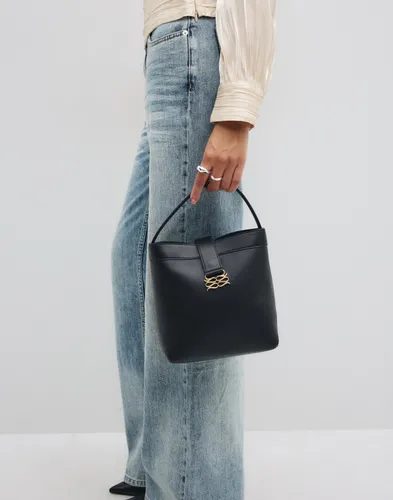 Malina - Svart - Monogram Leather Bucket Bag