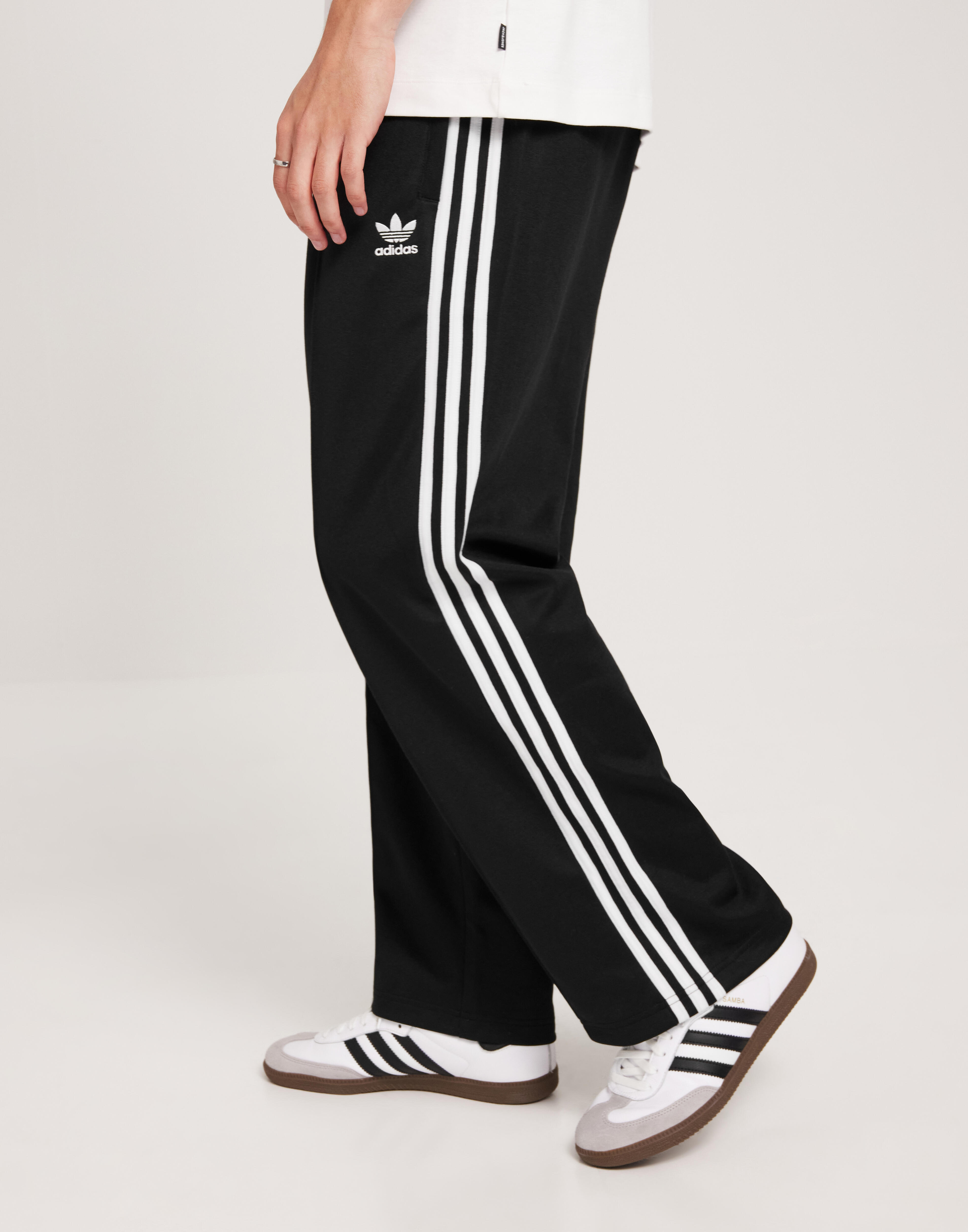 Adidas baggy sweatpants hotsell