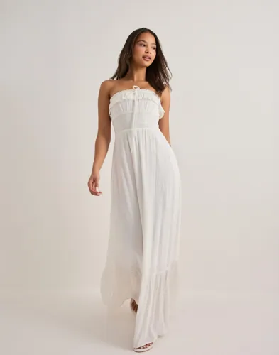 Off Shoulder Dresses for Women - Elegant & Trendy | Nelly Off Shoulder Dresses for Women - Elegant & Trendy | Nelly