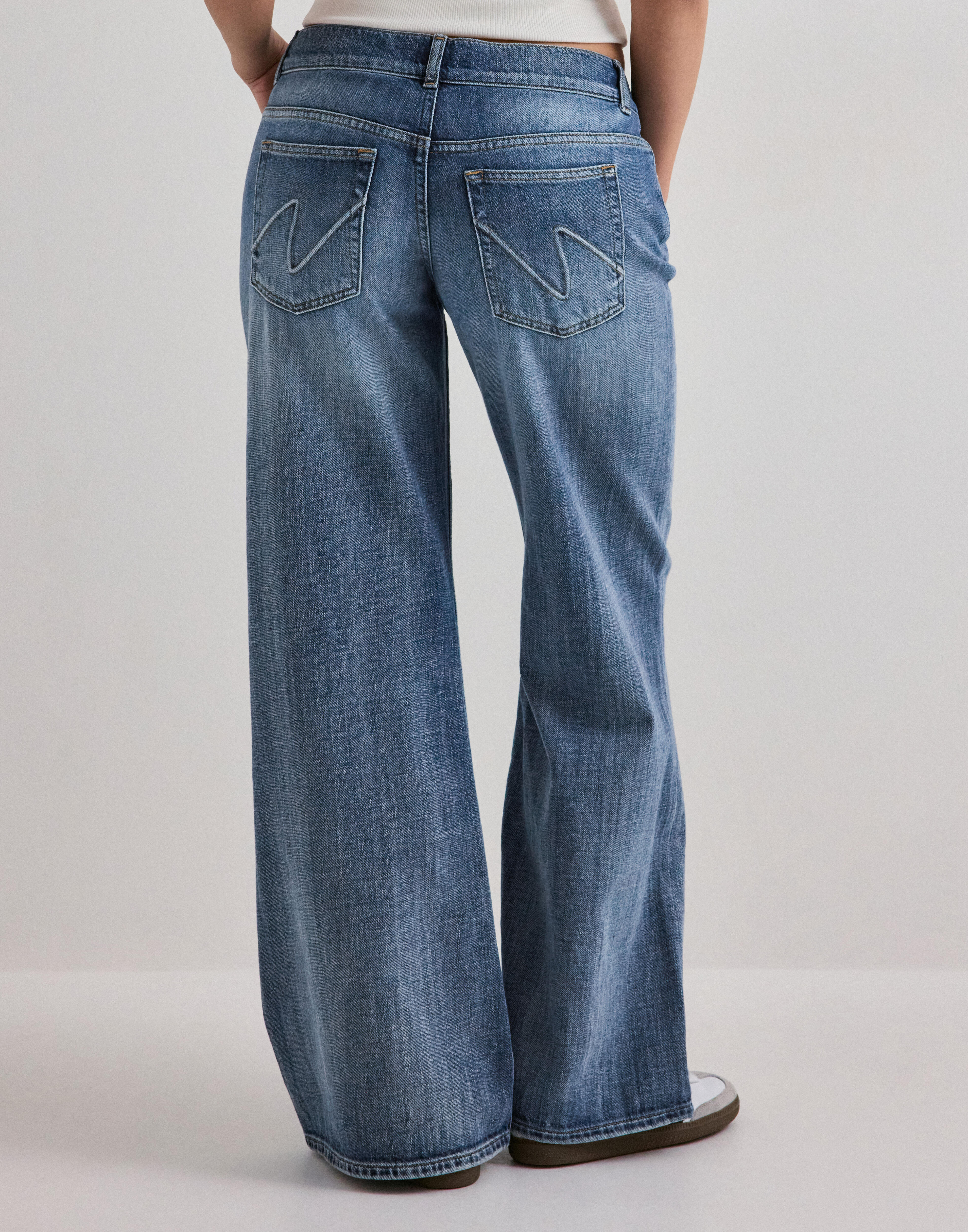 Loose Flare Jeans