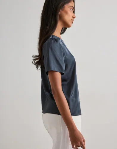 PIECES Pcjessa Ss O-Neck Top Wvn Noos Bc toppar dam – bild 2