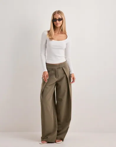 Nelly Volume Pleat Pants kostymbyxor dam – bild 2