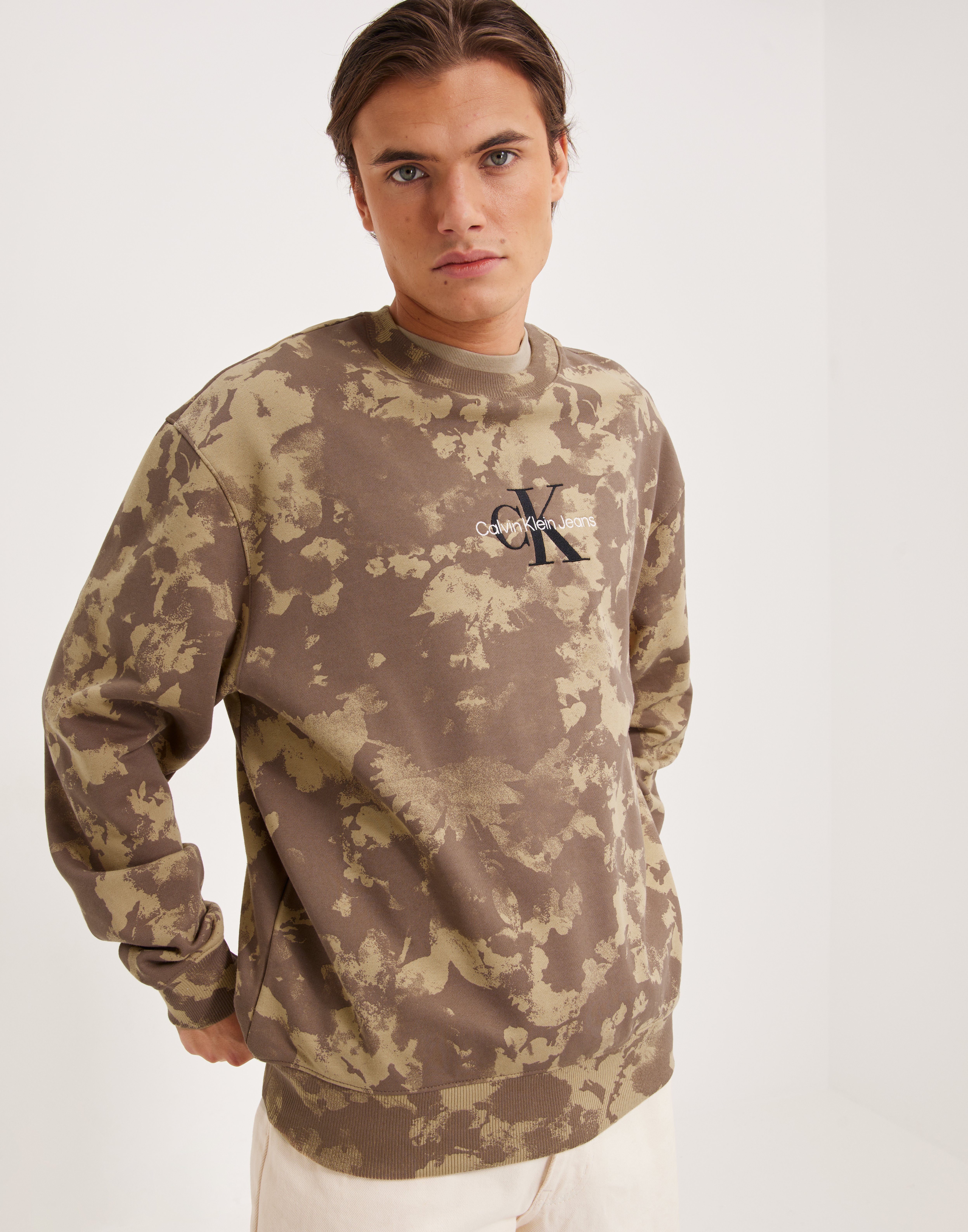 Buy Calvin Klein CAMO AOP CREW NECK NY Aop Travertine NLYMAN