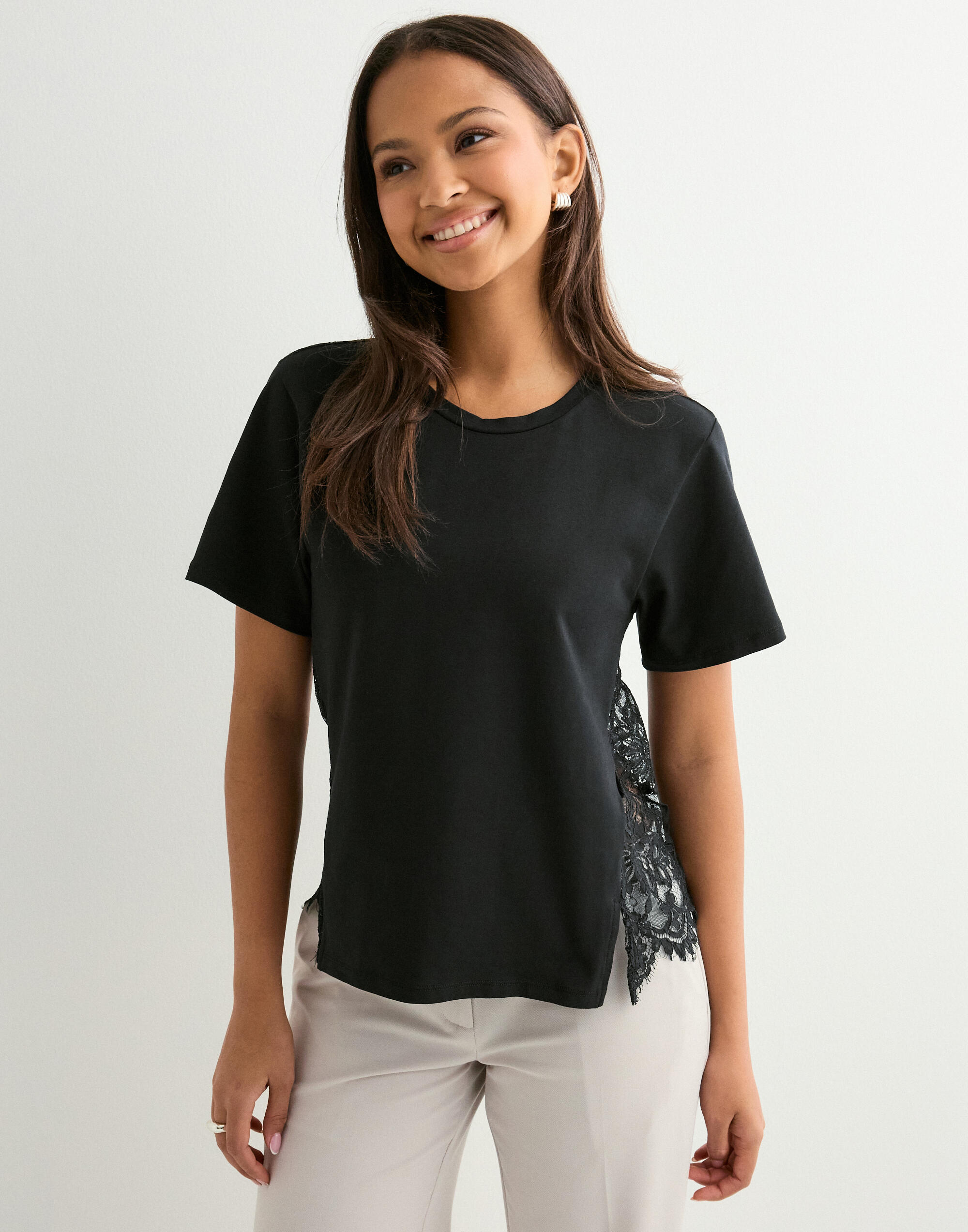 yilon BACK LACE RIBBON TEE ブラック Buy Nelly Lace Back Tee - Black | Nelly.com