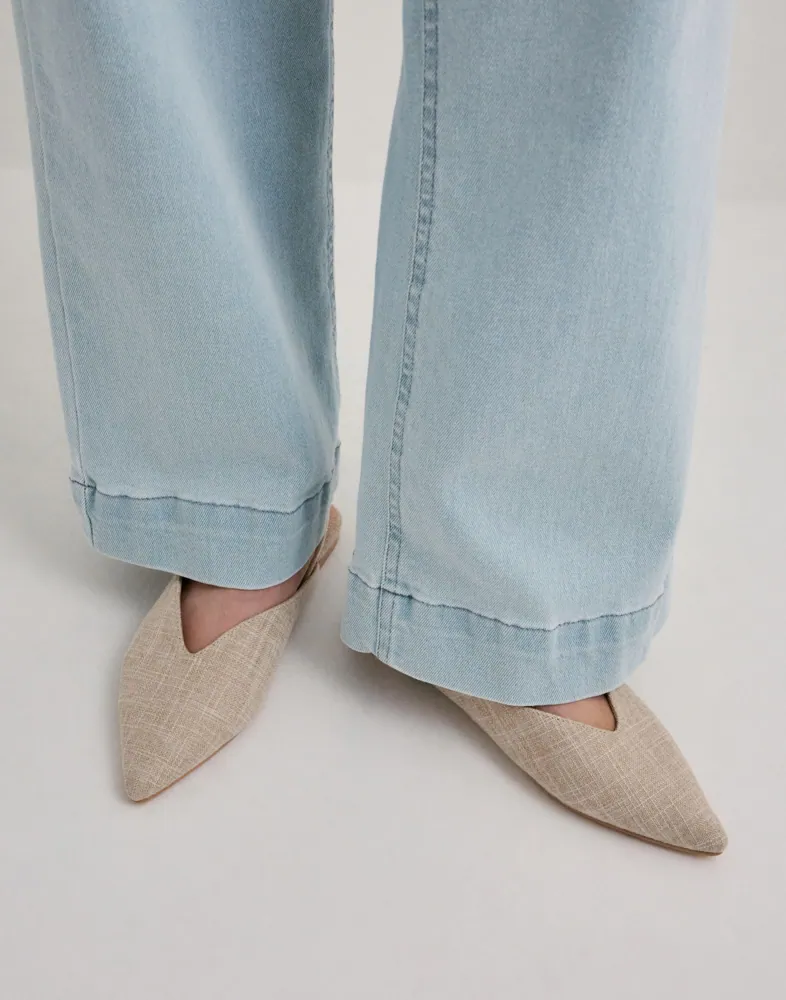 Deep V-Shape Flat