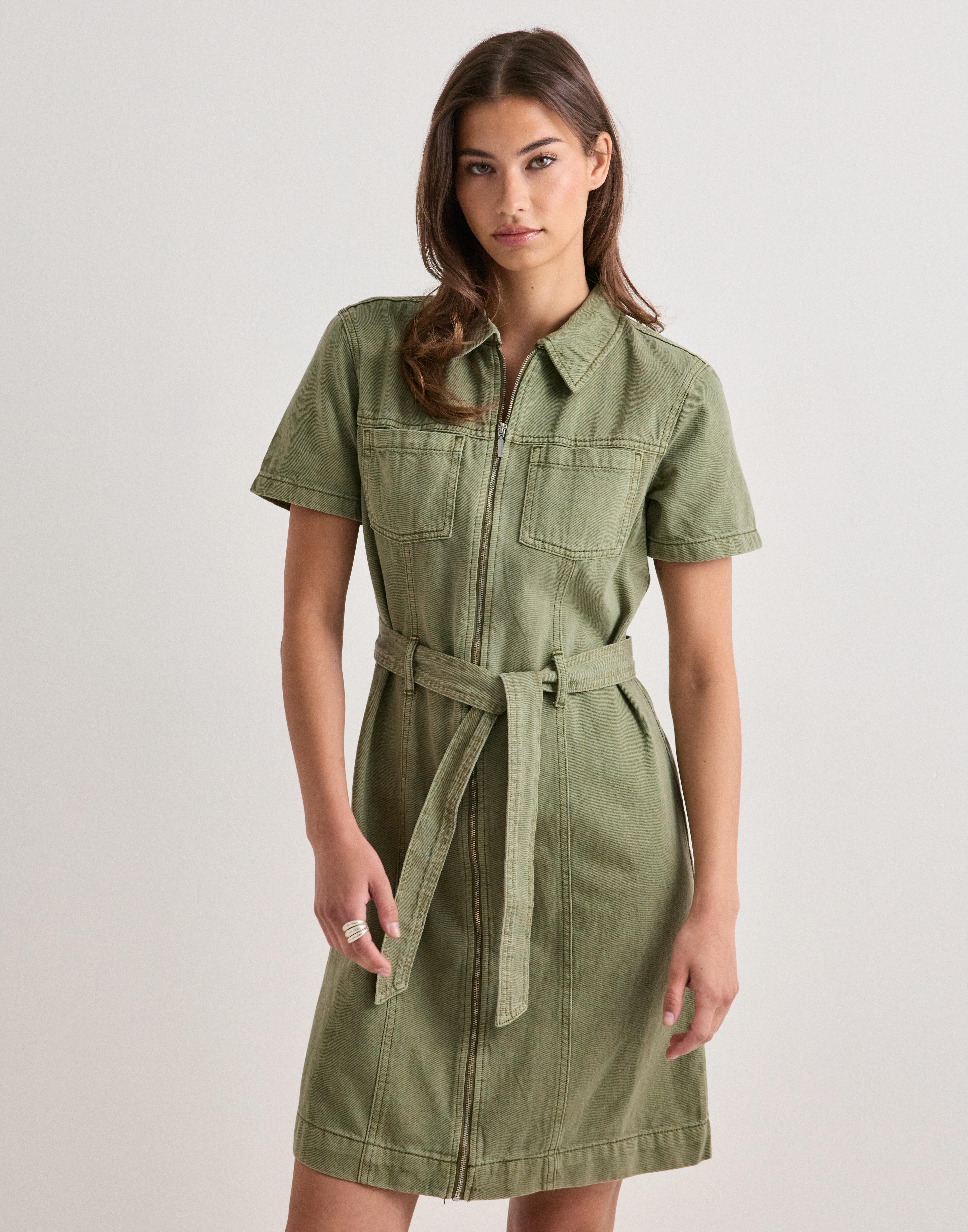 Only onlsilla s s zip belt short dr i — klänning med fickor från Nelly