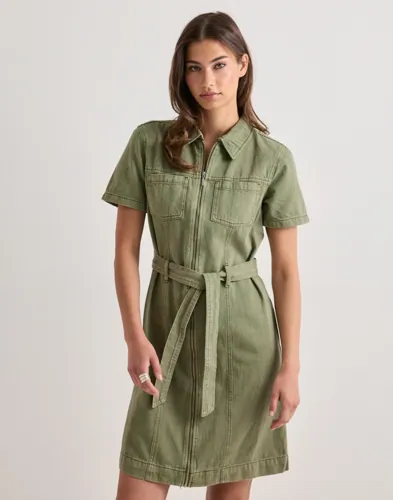 Only - Grön - Onlsilla S/S Zip Belt Short Dr