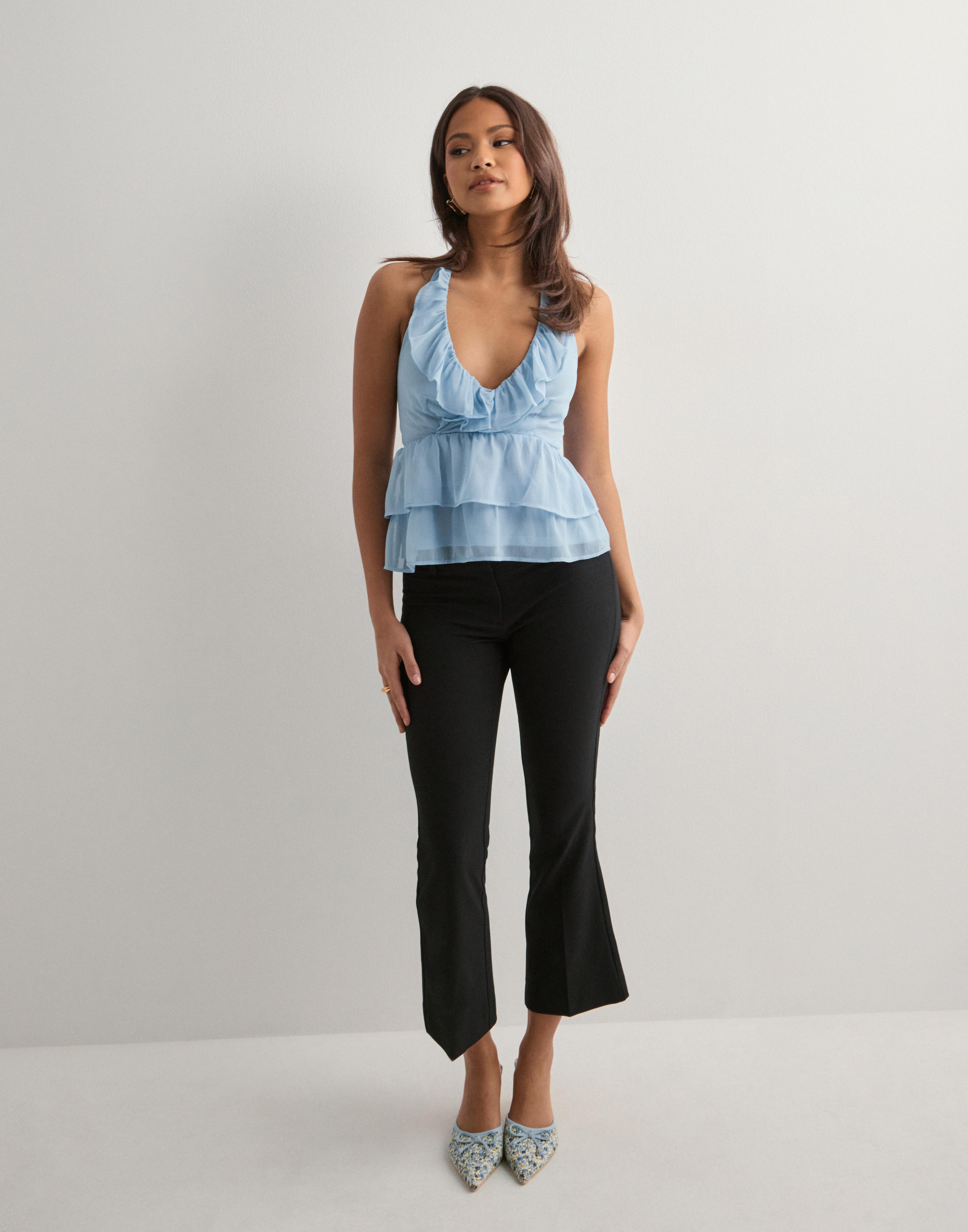Halter neck tops for women - Fashion favorites for all occasions