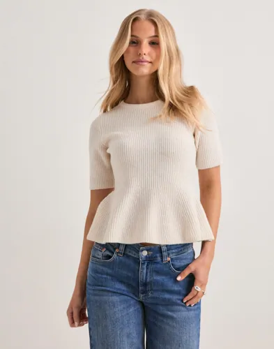 Pcsilly Ss O-Neck Peplum Knit Bc