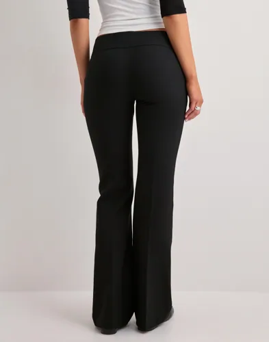 Nelly - Svart - Low Waist Flare Pants