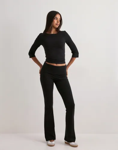 PIECES Pcgeorgina Mw Flared Legging Jrs D2 leggings dam – bild 2