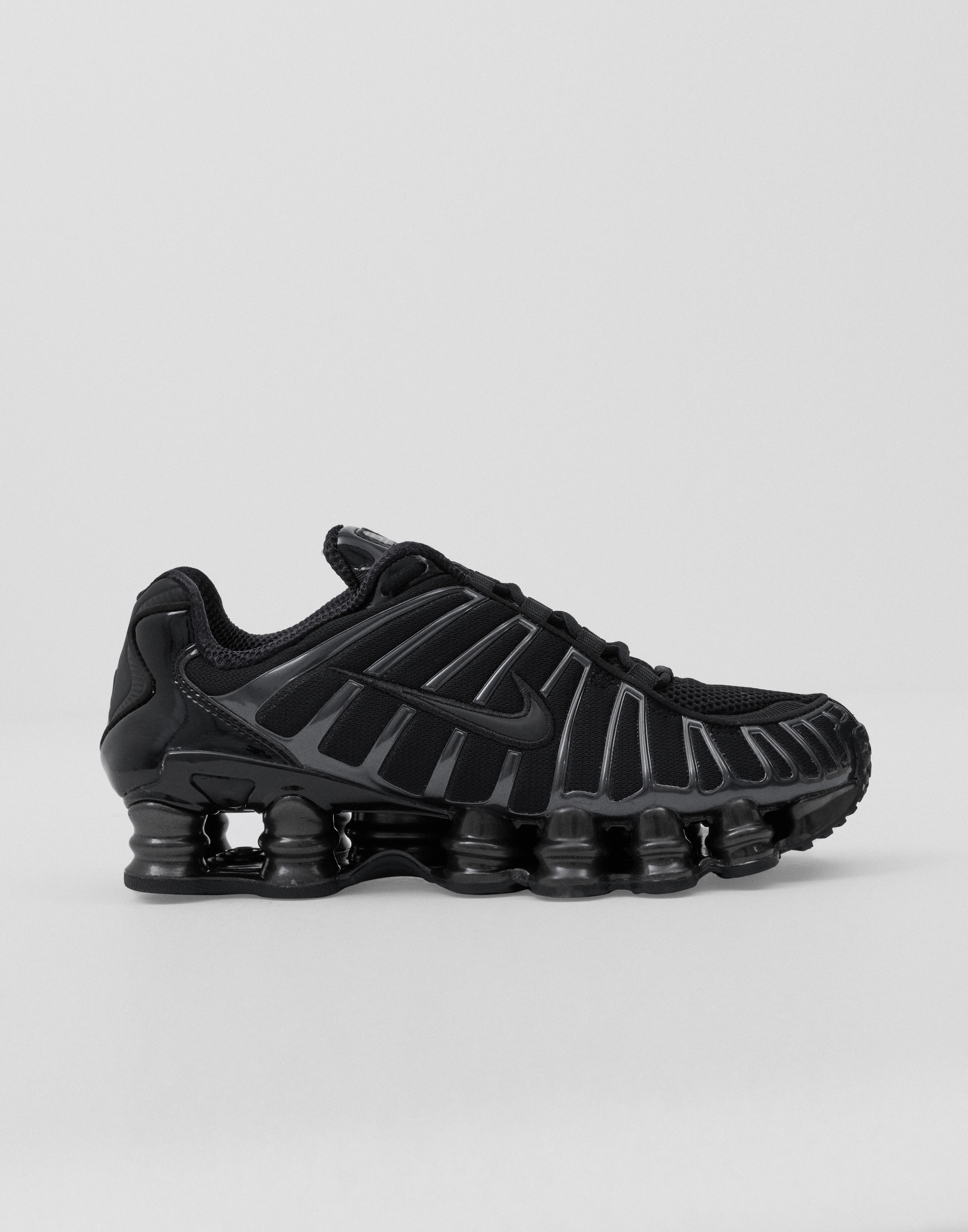 nike chunky shoes black