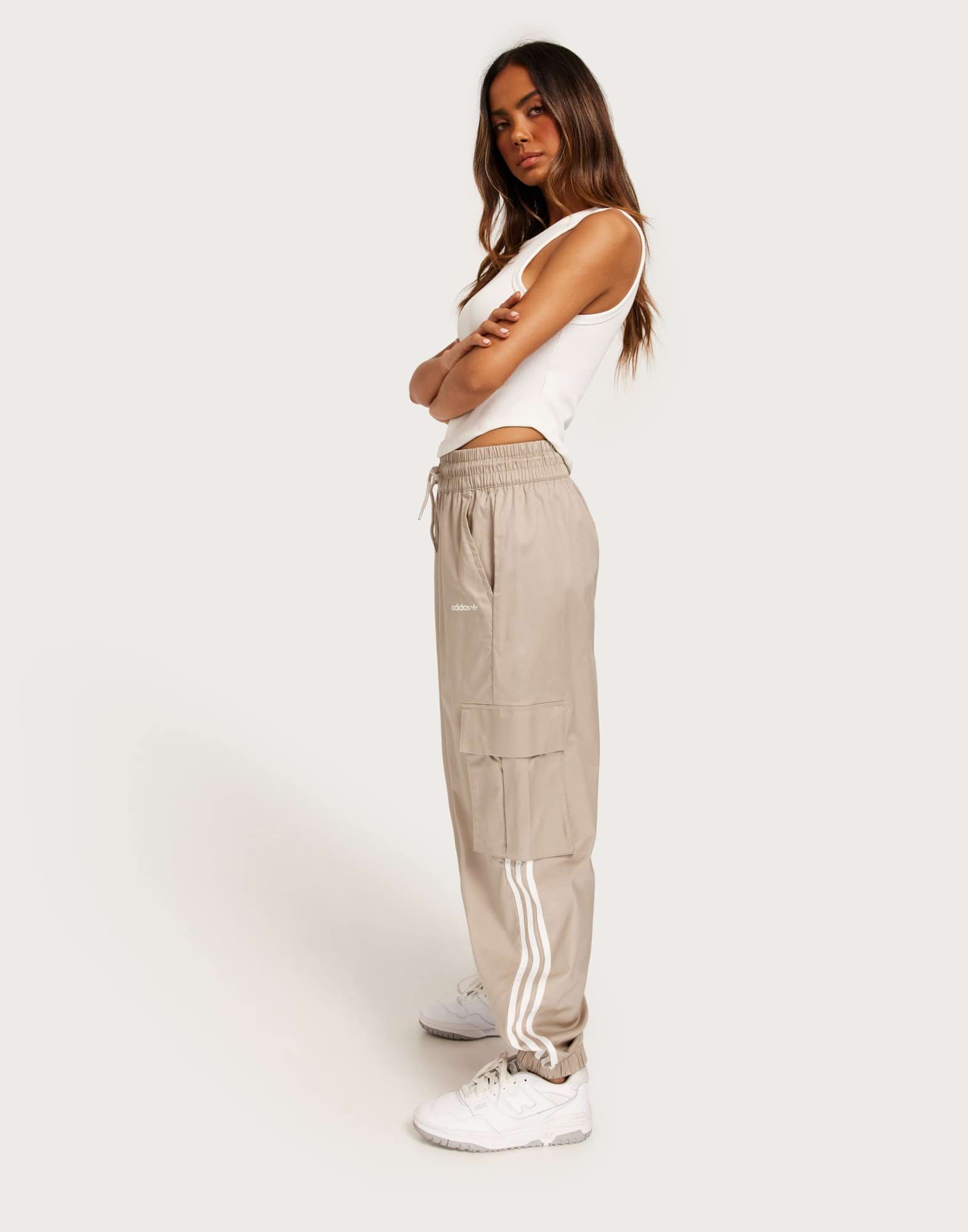 Köp Adidas Originals CARGO PANTS - Beige | Nelly.com