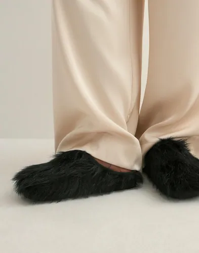 Nelly - Svart - Fluffy Slip In