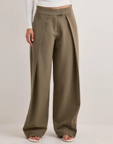 Volume Pleat Pants