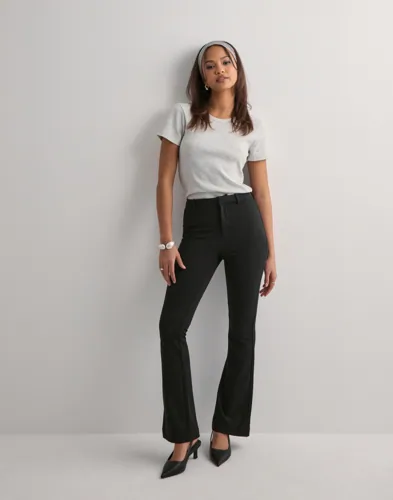 VERO MODA VMAMIRA MW FLARED PANT cargobyxor dam – bild 3