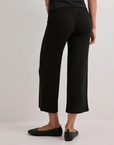 Nelly - Svart - My Chill Cropped Pants