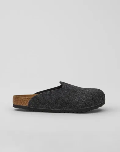 Birkenstock Amsterdam tofflor i svart filt med rundad tå