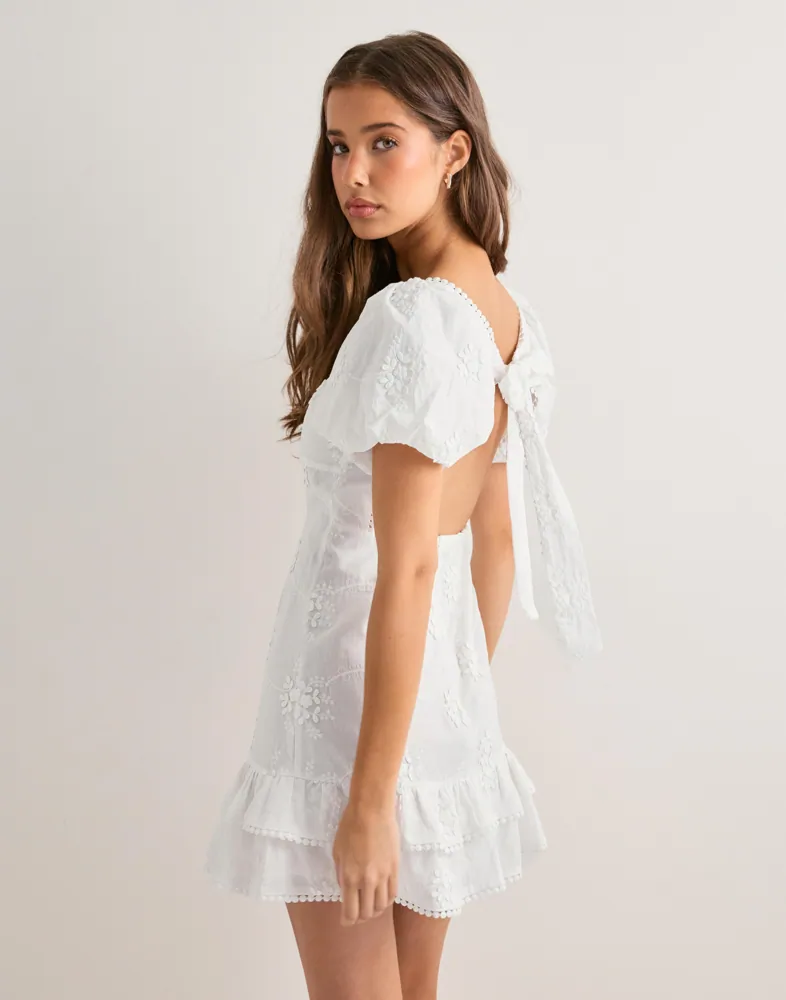 Buy Nelly Cute Embroidered Dress - White | Nelly.com